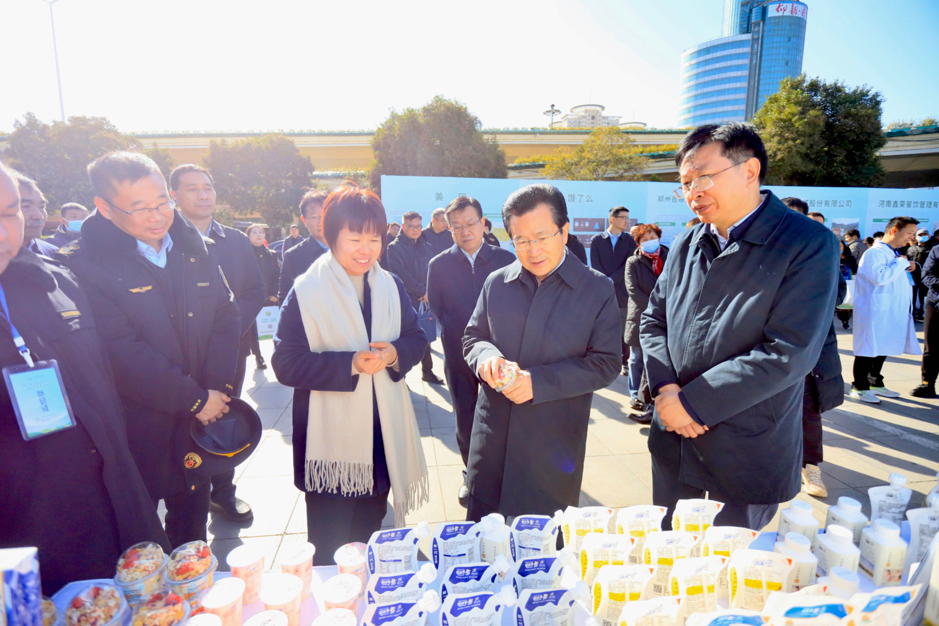 花花牛丨落實(shí)食品生產(chǎn)加工企業(yè)質(zhì)量安全主體責(zé)任，助力人民群眾生活更美好——2023年河南省暨鄭州食品安全宣傳周啟動(dòng)儀式隆重舉行