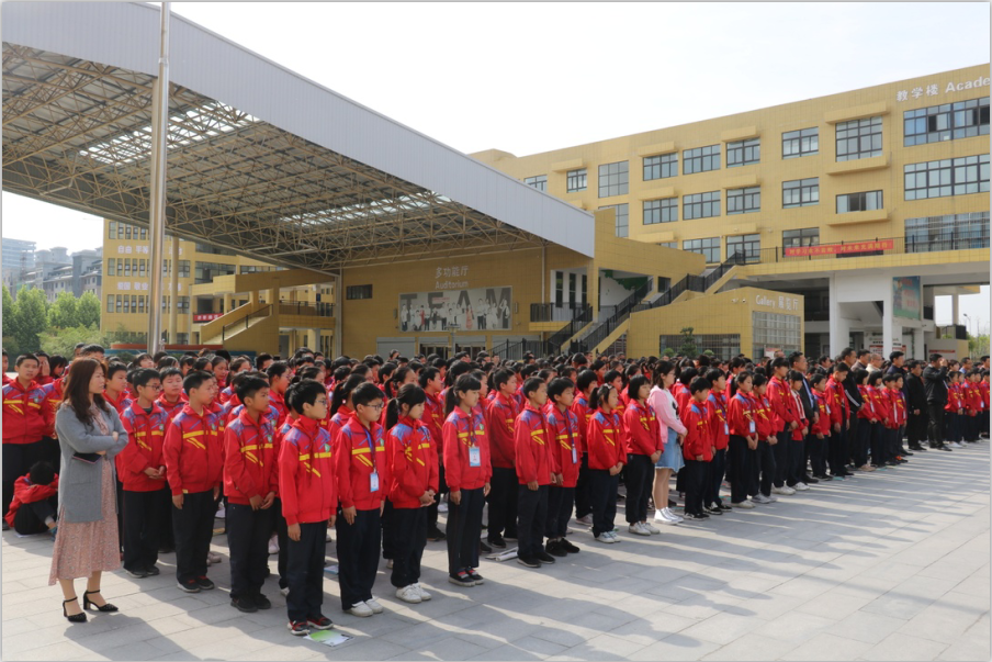 “健康中原行——花花牛小康牛奶公益助學(xué)活動(dòng)捐贈(zèng)儀式”于駐馬店平輿思源實(shí)驗(yàn)學(xué)校順利舉行