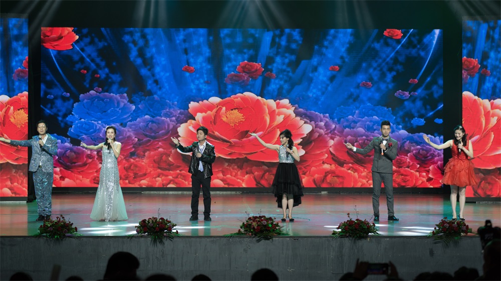 “不忘初心、聚力前行” 花花牛集團(tuán)2018迎新春聯(lián)歡會(huì)隆重舉行